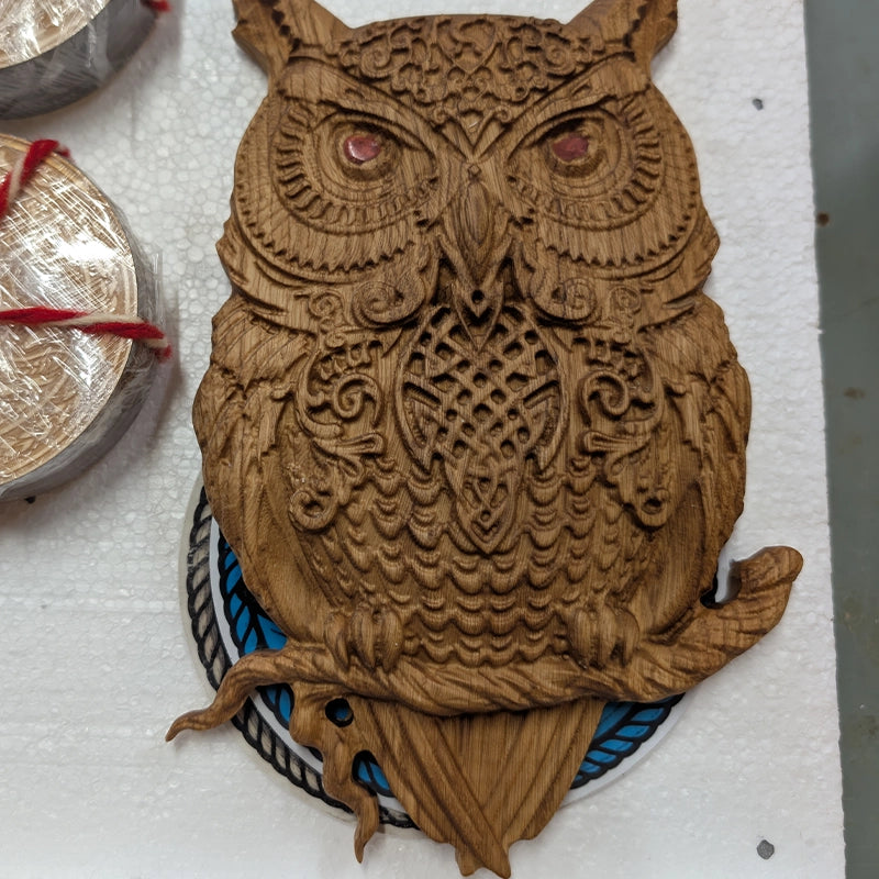 Hibou bas-relief gravure en bois