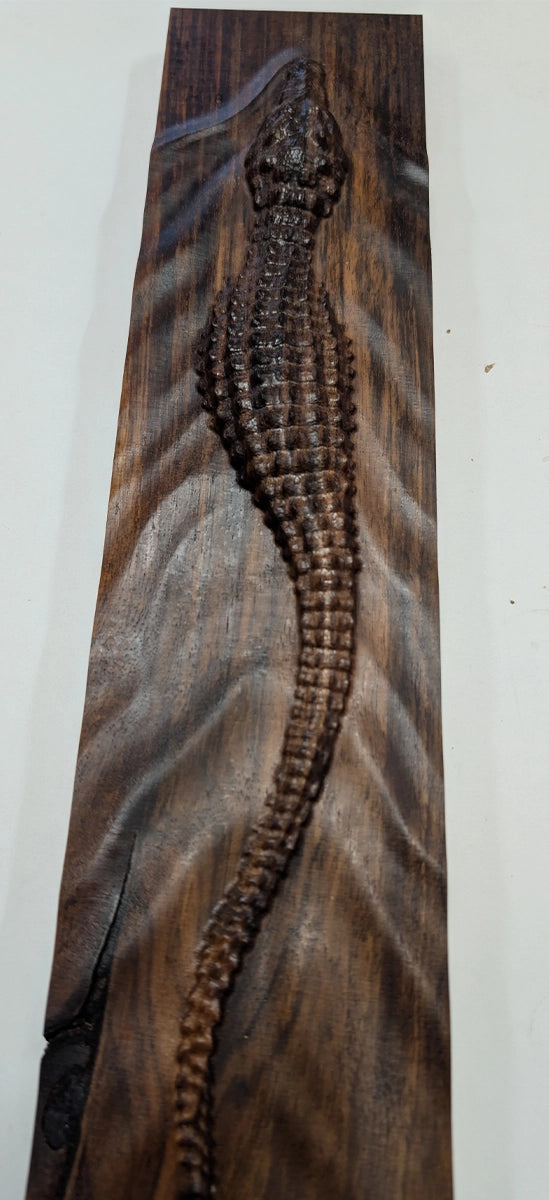 Sculpture de Crocodile en Bois